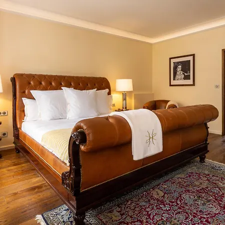 L'hotel Hotell 5*